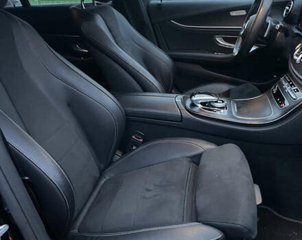 Чорний Мерседес Е-Клас, об'ємом двигуна 1.99 л та пробігом 32 тис. км за 39704 $, фото 6 на Automoto.ua