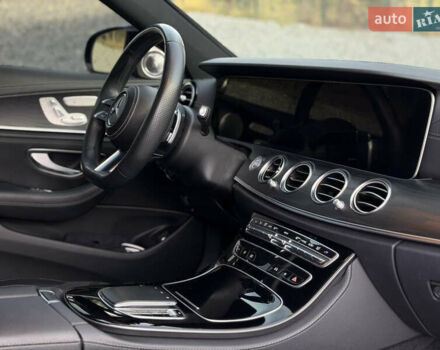 Черный Мерседес Е-Класс, объемом двигателя 2 л и пробегом 60 тыс. км за 61500 $, фото 23 на Automoto.ua