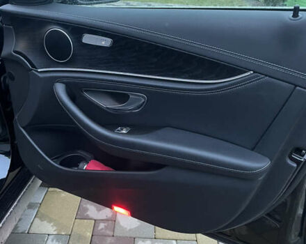 Чорний Мерседес Е-Клас, об'ємом двигуна 1.99 л та пробігом 32 тис. км за 39704 $, фото 7 на Automoto.ua