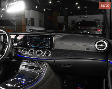 Чорний Мерседес Е-Клас, об'ємом двигуна 1.99 л та пробігом 31 тис. км за 51500 $, фото 45 на Automoto.ua