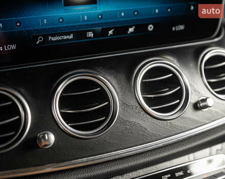 Чорний Мерседес Е-Клас, об'ємом двигуна 1.99 л та пробігом 31 тис. км за 51500 $, фото 36 на Automoto.ua