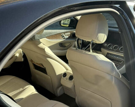 Черный Мерседес Е-Класс, объемом двигателя 2 л и пробегом 74 тыс. км за 54000 $, фото 4 на Automoto.ua