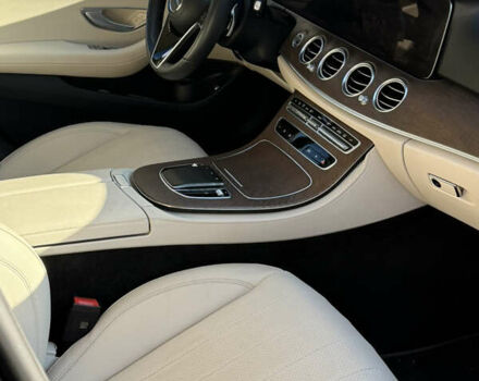 Черный Мерседес Е-Класс, объемом двигателя 2 л и пробегом 74 тыс. км за 54000 $, фото 5 на Automoto.ua