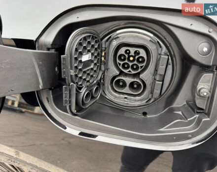 Черный Мерседес Е-Класс, объемом двигателя 2 л и пробегом 42 тыс. км за 102000 $, фото 4 на Automoto.ua