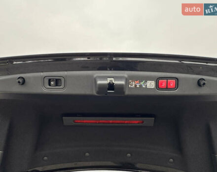 Черный Мерседес Е-Класс, объемом двигателя 2 л и пробегом 42 тыс. км за 102000 $, фото 22 на Automoto.ua