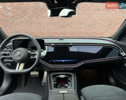 Чорний Мерседес Е-Клас, об'ємом двигуна 2 л та пробігом 25 тис. км за 87500 $, фото 7 на Automoto.ua