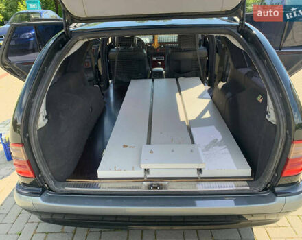 Черный Мерседес Е-Класс, объемом двигателя 2.7 л и пробегом 400 тыс. км за 4100 $, фото 8 на Automoto.ua