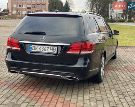 Мерседес Е-Класс 2013 в Млынове на Automoto.ua Черный Мерседес Е-Класс, объемом двигателя 2.14 л и пробегом 431 тыс. км за 19999 $, фото 2 на Automoto.ua
