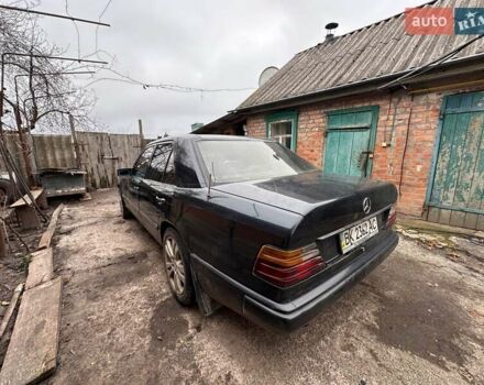 Черный Мерседес Е-Класс, объемом двигателя 2 л и пробегом 480 тыс. км за 2450 $, фото 1 на Automoto.ua