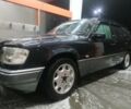 Чорний Мерседес Е-Клас, об'ємом двигуна 2 л та пробігом 400 тис. км за 5000 $, фото 1 на Automoto.ua
