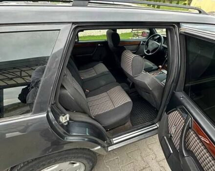 Черный Мерседес Е-Класс, объемом двигателя 2.8 л и пробегом 300 тыс. км за 1999 $, фото 2 на Automoto.ua