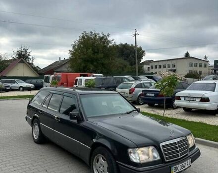 Черный Мерседес Е-Класс, объемом двигателя 2.8 л и пробегом 300 тыс. км за 1999 $, фото 1 на Automoto.ua