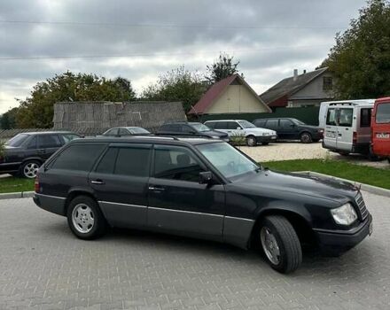 Черный Мерседес Е-Класс, объемом двигателя 2.8 л и пробегом 300 тыс. км за 1999 $, фото 4 на Automoto.ua