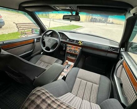 Черный Мерседес Е-Класс, объемом двигателя 2.8 л и пробегом 300 тыс. км за 1999 $, фото 12 на Automoto.ua