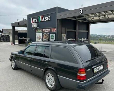 Черный Мерседес Е-Класс, объемом двигателя 2.8 л и пробегом 300 тыс. км за 1999 $, фото 3 на Automoto.ua