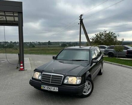 Черный Мерседес Е-Класс, объемом двигателя 2.8 л и пробегом 300 тыс. км за 1999 $, фото 5 на Automoto.ua
