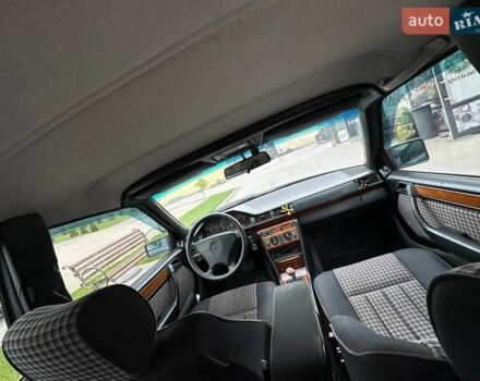 Черный Мерседес Е-Класс, объемом двигателя 2.8 л и пробегом 300 тыс. км за 1999 $, фото 11 на Automoto.ua