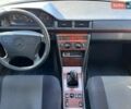 Черный Мерседес Е-Класс, объемом двигателя 2.2 л и пробегом 350 тыс. км за 5500 $, фото 10 на Automoto.ua