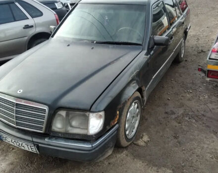 Чорний Мерседес Е-Клас, об'ємом двигуна 2 л та пробігом 511 тис. км за 1200 $, фото 2 на Automoto.ua