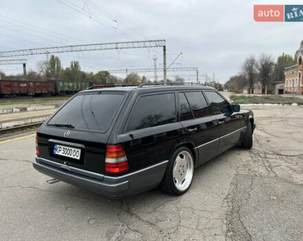 Черный Мерседес Е-Класс, объемом двигателя 2.2 л и пробегом 251 тыс. км за 7500 $, фото 7 на Automoto.ua