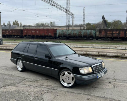Черный Мерседес Е-Класс, объемом двигателя 2.2 л и пробегом 251 тыс. км за 7500 $, фото 1 на Automoto.ua