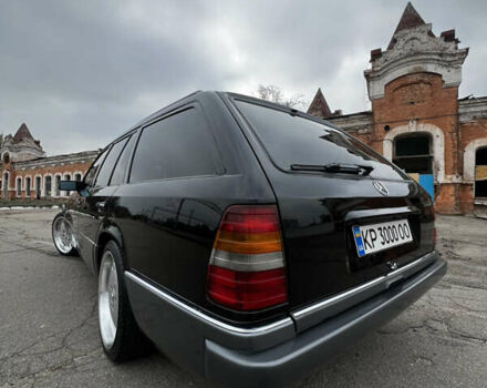 Черный Мерседес Е-Класс, объемом двигателя 2.2 л и пробегом 251 тыс. км за 7500 $, фото 15 на Automoto.ua