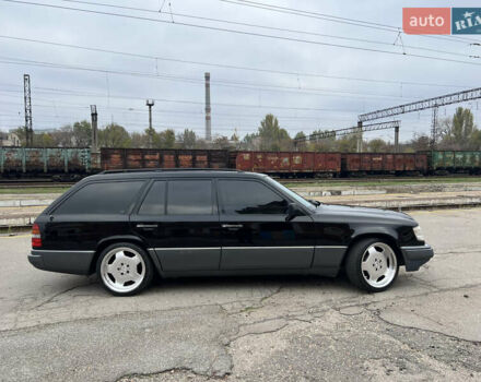 Черный Мерседес Е-Класс, объемом двигателя 2.2 л и пробегом 251 тыс. км за 7500 $, фото 9 на Automoto.ua