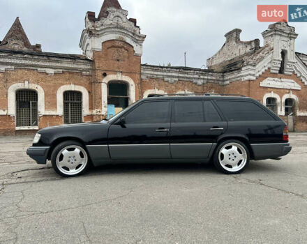 Черный Мерседес Е-Класс, объемом двигателя 2.2 л и пробегом 251 тыс. км за 7500 $, фото 3 на Automoto.ua