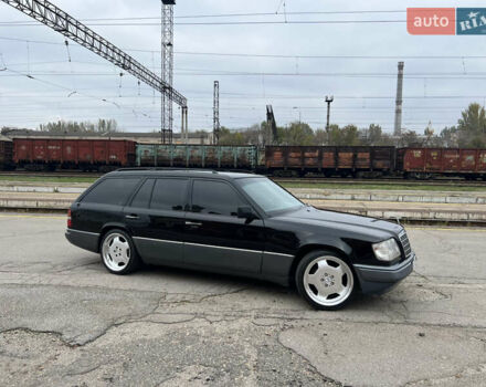 Черный Мерседес Е-Класс, объемом двигателя 2.2 л и пробегом 251 тыс. км за 7500 $, фото 10 на Automoto.ua