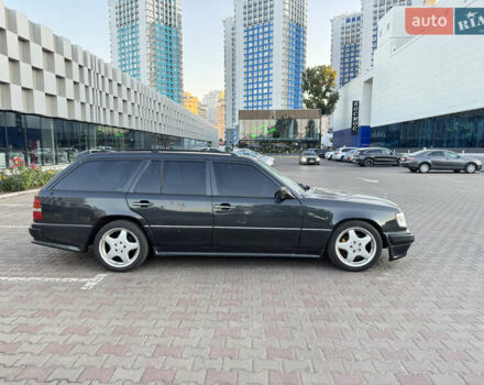 Черный Мерседес Е-Класс, объемом двигателя 2.8 л и пробегом 620 тыс. км за 4300 $, фото 6 на Automoto.ua