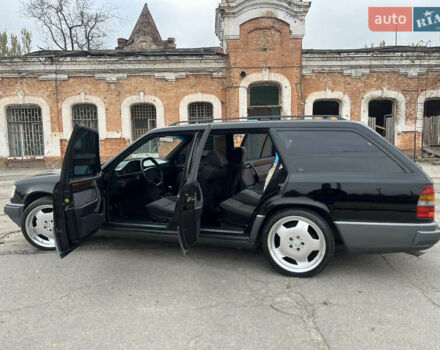 Черный Мерседес Е-Класс, объемом двигателя 2.2 л и пробегом 251 тыс. км за 7500 $, фото 13 на Automoto.ua