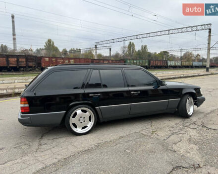 Черный Мерседес Е-Класс, объемом двигателя 2.2 л и пробегом 251 тыс. км за 7500 $, фото 8 на Automoto.ua