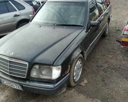 Чорний Мерседес Е-Клас, об'ємом двигуна 2 л та пробігом 511 тис. км за 1200 $, фото 4 на Automoto.ua