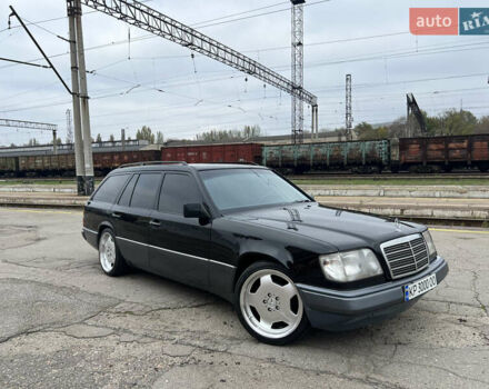 Черный Мерседес Е-Класс, объемом двигателя 2.2 л и пробегом 251 тыс. км за 7500 $, фото 11 на Automoto.ua