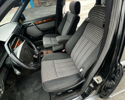 Черный Мерседес Е-Класс, объемом двигателя 2.2 л и пробегом 251 тыс. км за 7500 $, фото 20 на Automoto.ua