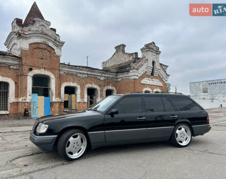 Черный Мерседес Е-Класс, объемом двигателя 2.2 л и пробегом 251 тыс. км за 7500 $, фото 2 на Automoto.ua