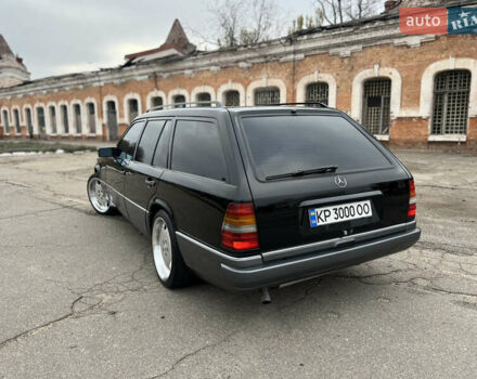 Черный Мерседес Е-Класс, объемом двигателя 2.2 л и пробегом 251 тыс. км за 7500 $, фото 6 на Automoto.ua