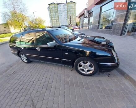Черный Мерседес Е-Класс, объемом двигателя 3.2 л и пробегом 400 тыс. км за 3600 $, фото 4 на Automoto.ua