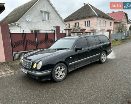 Мерседес Е-Класс 1998 в Чопе на Automoto.ua Черный Мерседес Е-Класс, объемом двигателя 2.4 л и пробегом 300 тыс. км за 3500 $, фото 15 на Automoto.ua