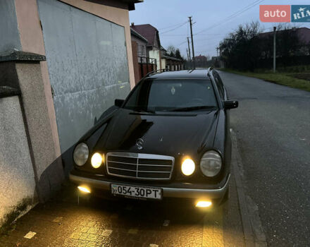 Мерседес Е-Класс 1998 в Чопе на Automoto.ua Черный Мерседес Е-Класс, объемом двигателя 2.4 л и пробегом 300 тыс. км за 3500 $, фото 22 на Automoto.ua