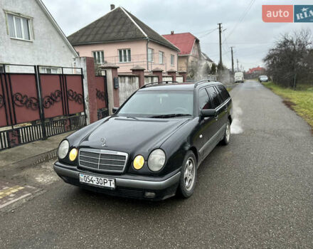 Мерседес Е-Класс 1998 в Чопе на Automoto.ua Черный Мерседес Е-Класс, объемом двигателя 2.4 л и пробегом 300 тыс. км за 3500 $, фото 16 на Automoto.ua