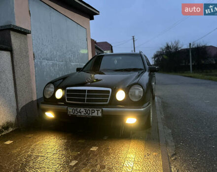Мерседес Е-Класс 1998 в Чопе на Automoto.ua Черный Мерседес Е-Класс, объемом двигателя 2.4 л и пробегом 300 тыс. км за 3500 $, фото 23 на Automoto.ua