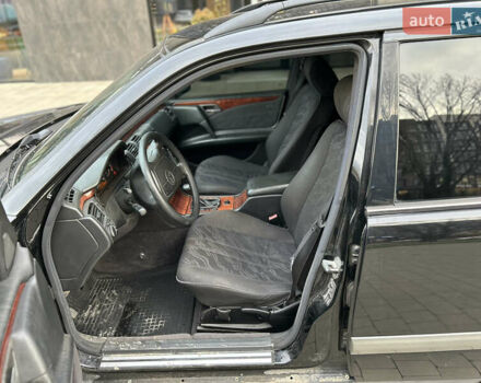 Мерседес Е-Класс 1998 в Чопе на Automoto.ua Черный Мерседес Е-Класс, объемом двигателя 2.4 л и пробегом 300 тыс. км за 3500 $, фото 8 на Automoto.ua
