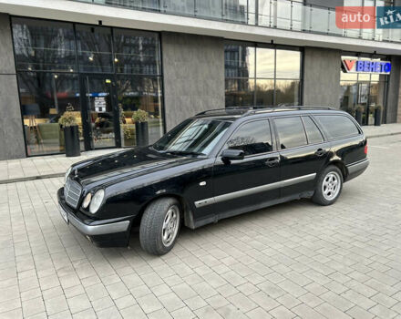 Мерседес Е-Класс 1998 в Чопе на Automoto.ua Черный Мерседес Е-Класс, объемом двигателя 2.4 л и пробегом 300 тыс. км за 3500 $, фото 1 на Automoto.ua