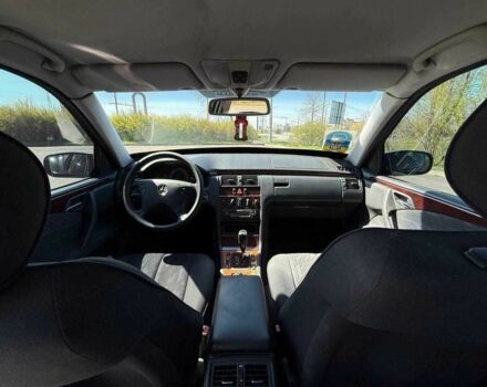 Мерседес Е-Класс 2000 в Кривом Роге на Automoto.ua Черный Мерседес Е-Класс, объемом двигателя 2.2 л и пробегом 442 тыс. км за 6500 $, фото 16 на Automoto.ua