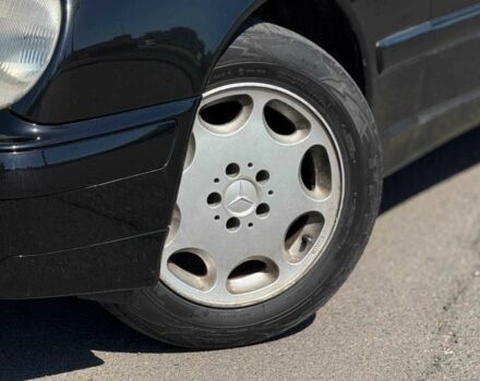 Мерседес Е-Класс 2000 в Кривом Роге на Automoto.ua Черный Мерседес Е-Класс, объемом двигателя 2.2 л и пробегом 442 тыс. км за 6500 $, фото 3 на Automoto.ua