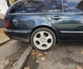 Черный Мерседес Е-Класс, объемом двигателя 4.3 л и пробегом 325 тыс. км за 4500 $, фото 1 на Automoto.ua
