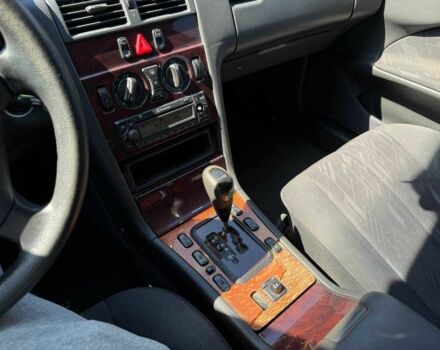 Мерседес Е-Класс 2000 в Кривом Роге на Automoto.ua Черный Мерседес Е-Класс, объемом двигателя 2.2 л и пробегом 442 тыс. км за 6500 $, фото 21 на Automoto.ua