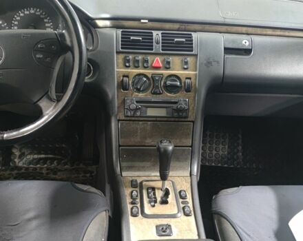 Черный Мерседес Е-Класс, объемом двигателя 0 л и пробегом 350 тыс. км за 2200 $, фото 6 на Automoto.ua