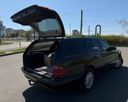 Мерседес Е-Класс 2000 в Кривом Роге на Automoto.ua Черный Мерседес Е-Класс, объемом двигателя 2.2 л и пробегом 442 тыс. км за 6500 $, фото 10 на Automoto.ua